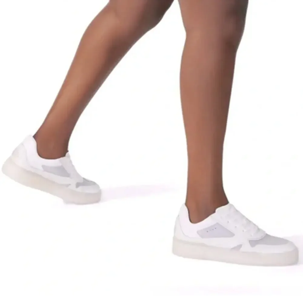 Stuart Weitzman Brooklyn Leather Sneakers White Size 9B